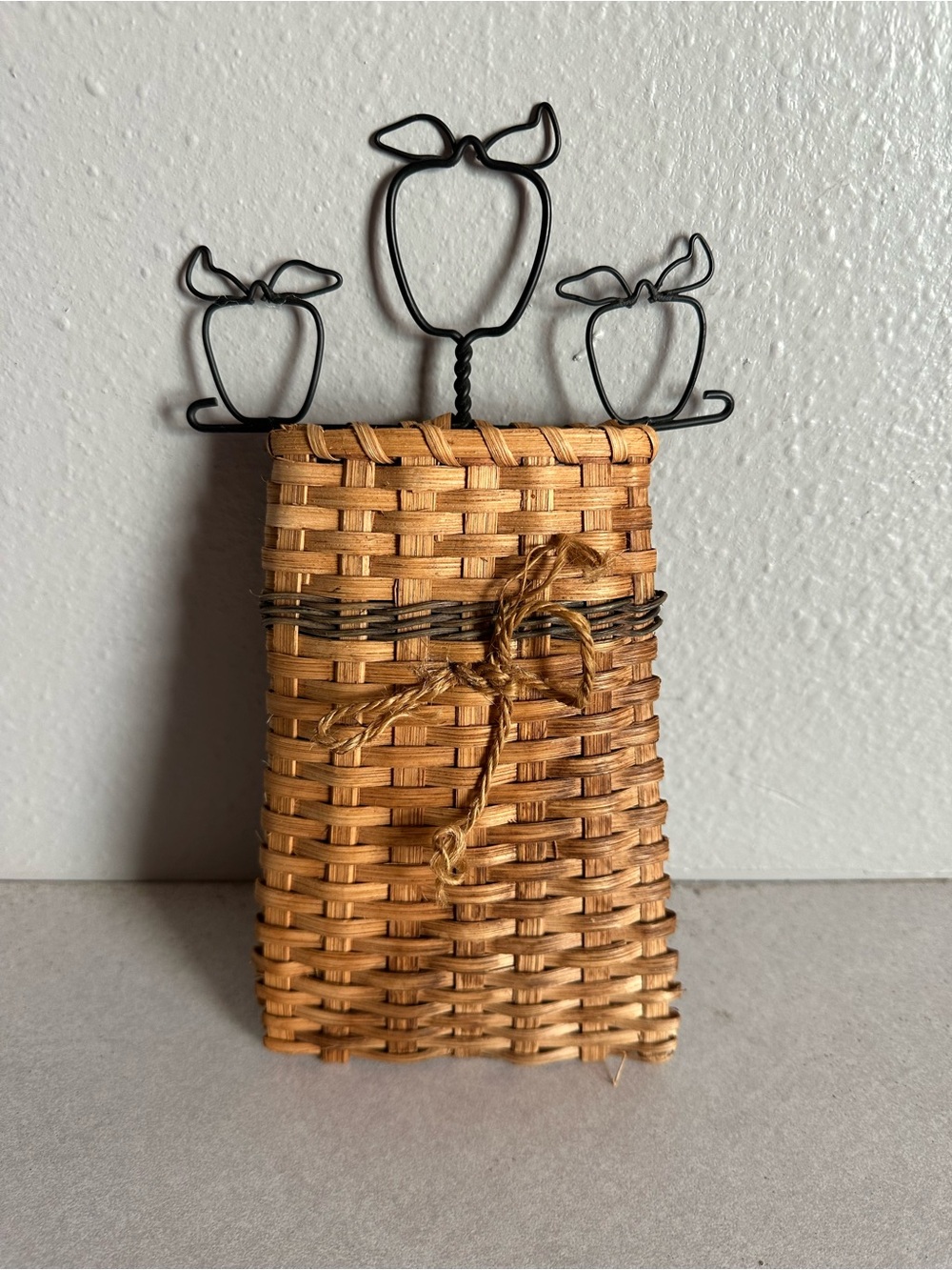 Vintage Woven Basket Wall Pocket Hanging Metal Wire Apple Decor